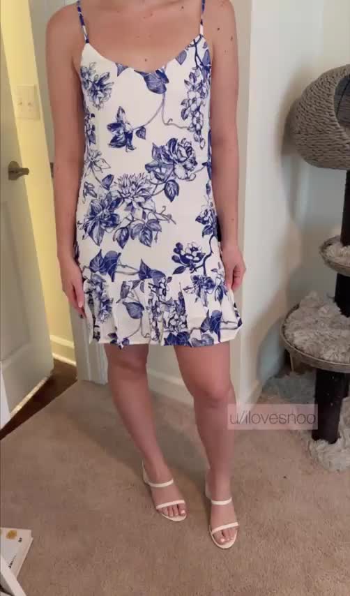 I love wearing nothing underneath my dresses to school, I get so wet in class - free porn video