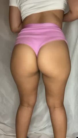 Tour cock between my cheeks as I bounce would be amazing - free porn video