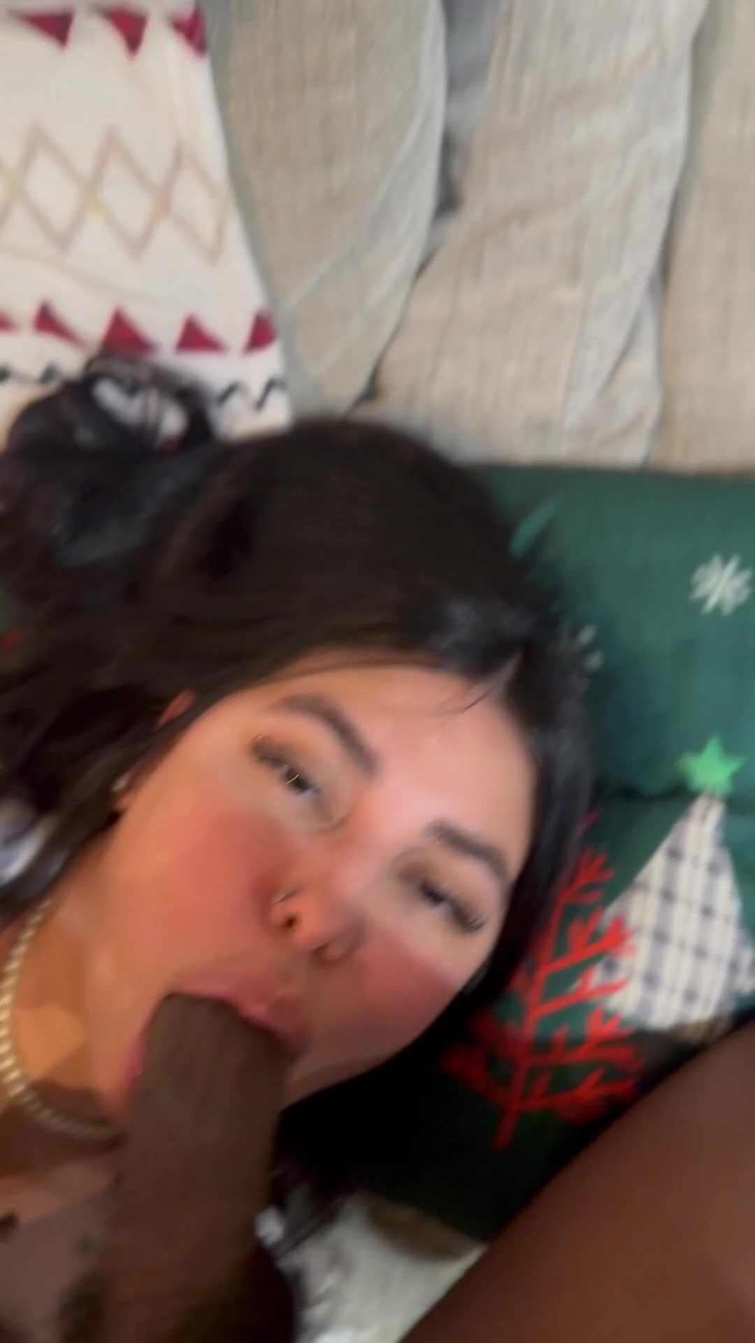 My friends play with my mouth as if it were a toy, do you want to be my friend - free porn video