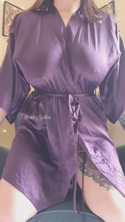 Do you like the way my 34H tits bounce? - free porn video