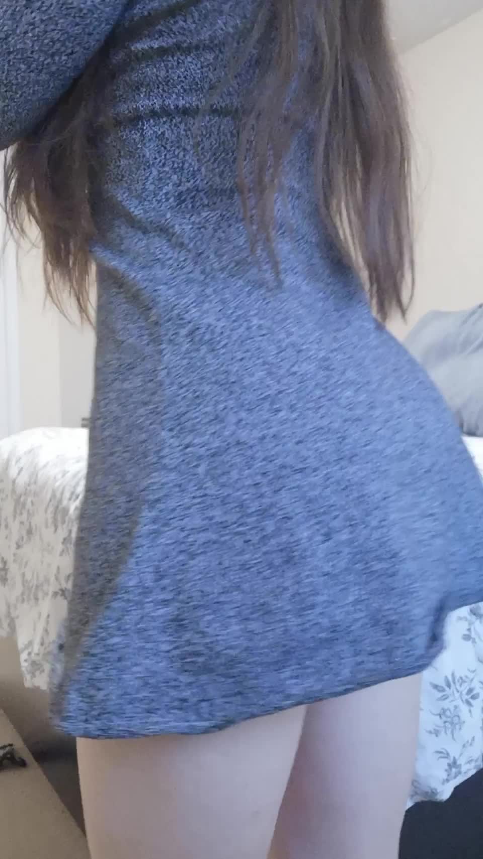 i hope my skirt isnt too short when i bend over - free porn video