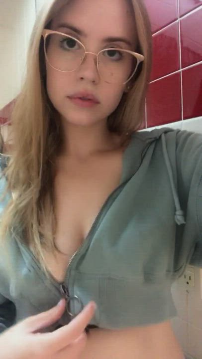 I kinda wish someone walked in on me 😈 - free porn video