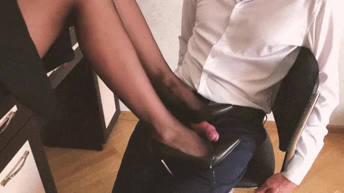 He was so excited that he cum on my high heels from one touch - free porn video