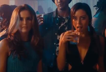 Zoey Deutch and Aubrey Plaza Looking to Get Teamed - free porn video