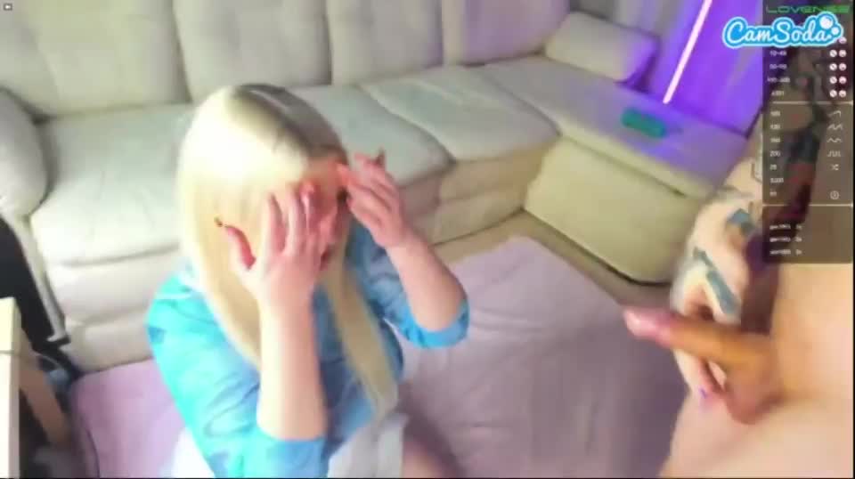 Opening her throat wide - free porn video