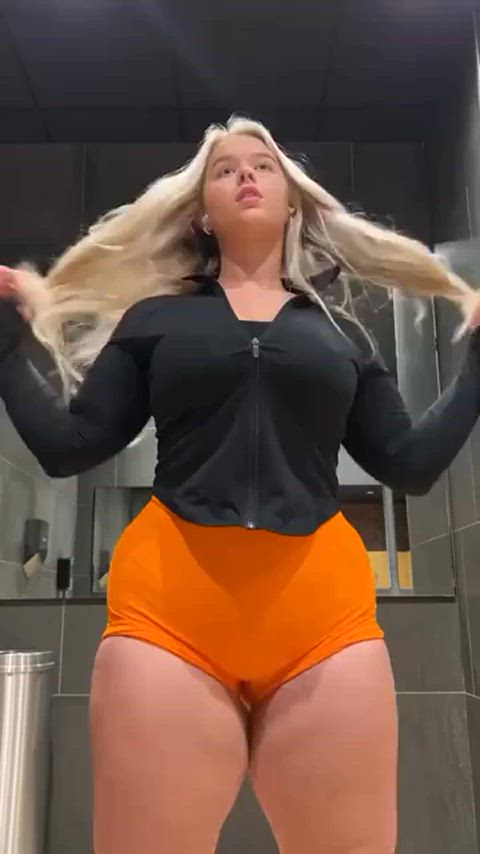 When I see an ass like this I think of my horse hung bud 😂 - free porn video
