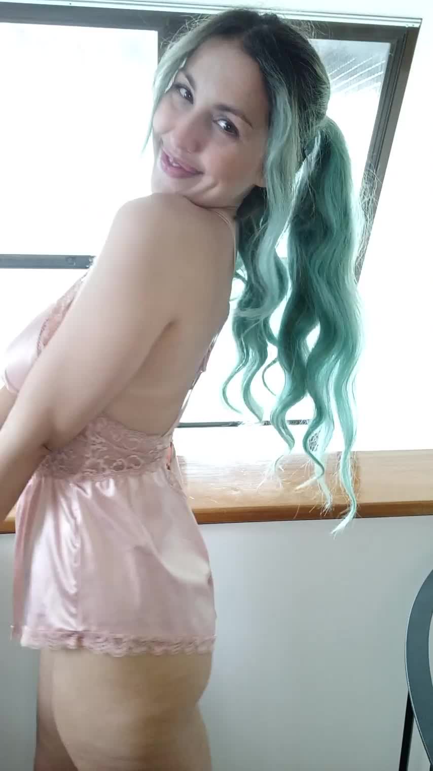 Would you let me shake my pale ass on your dick? 😳🤭 - free porn video