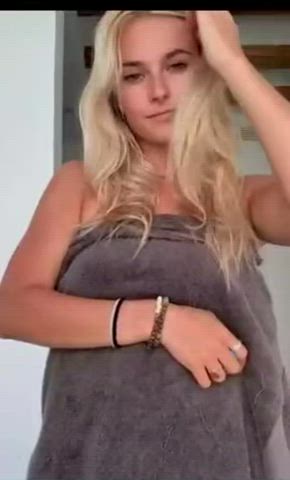 Cute Blonde showing off her body - free porn video