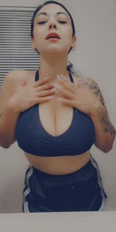 Showing you my tits makes me wet - free porn video