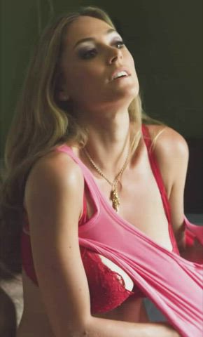 Topless busty MILF - free porn video