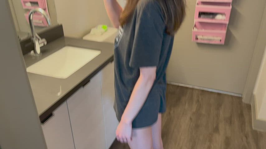 BF Cums in My Mouth While I'm Brushing My Teeth - free porn video