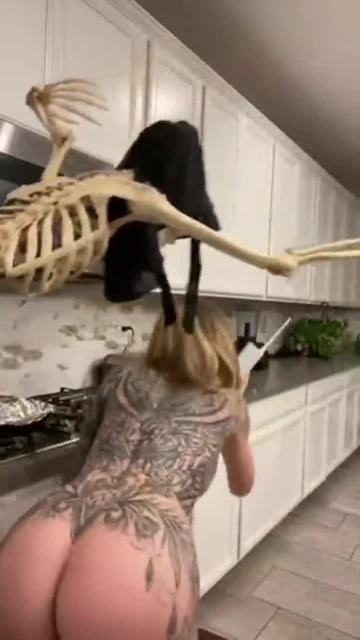 Dancing 😂 - free porn video
