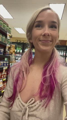 Doing some last minute Thanksgiving shopping… without panties on🤭 [GIF] - free porn video