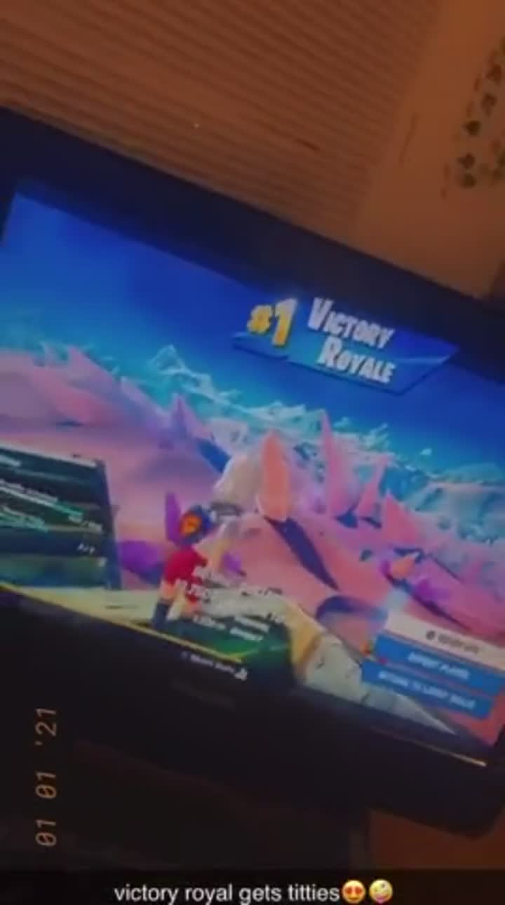 My neighbor texted me if he can come over but i was to busy playing videogames 🙄so this is what happened - free porn video