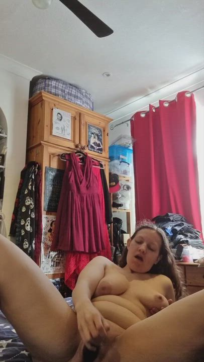 Woke up very horny this morning I guess I really like sleeping naked - free porn video