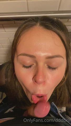 Blowjob in the public bathroom - free porn video
