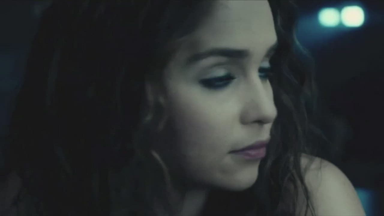 Emilia Clarke with some teasing - free porn video