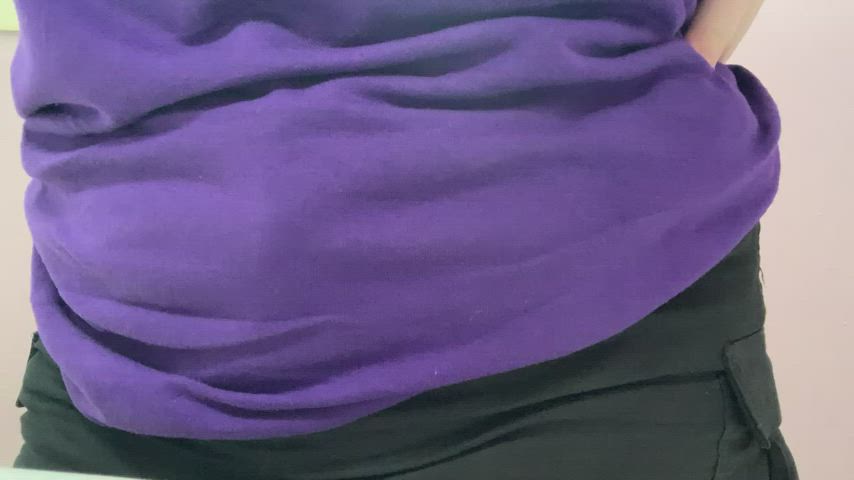 Watch mommy plug her hole - free porn video