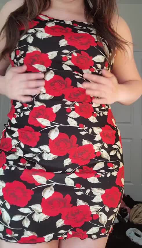 Are you into curvy girls that love floral prints? - free porn video