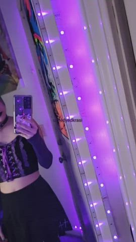 smile if you like goth chicks - free porn video