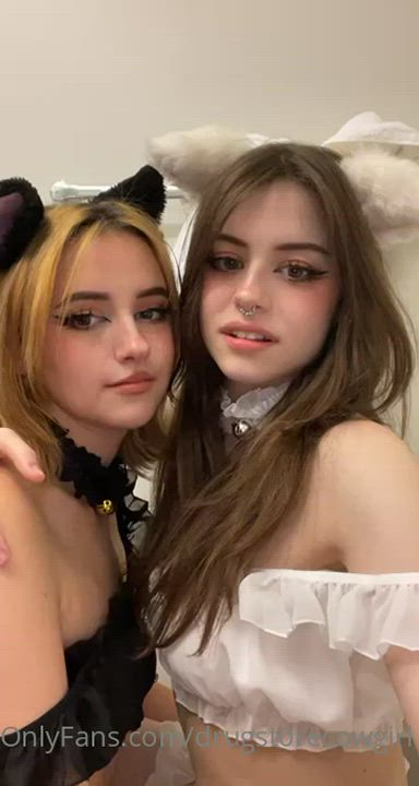 Kissing Close Friend - free porn video