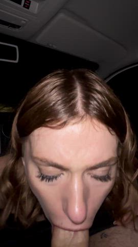 Expert Teen Giving a Perfact Blowjob - free porn video