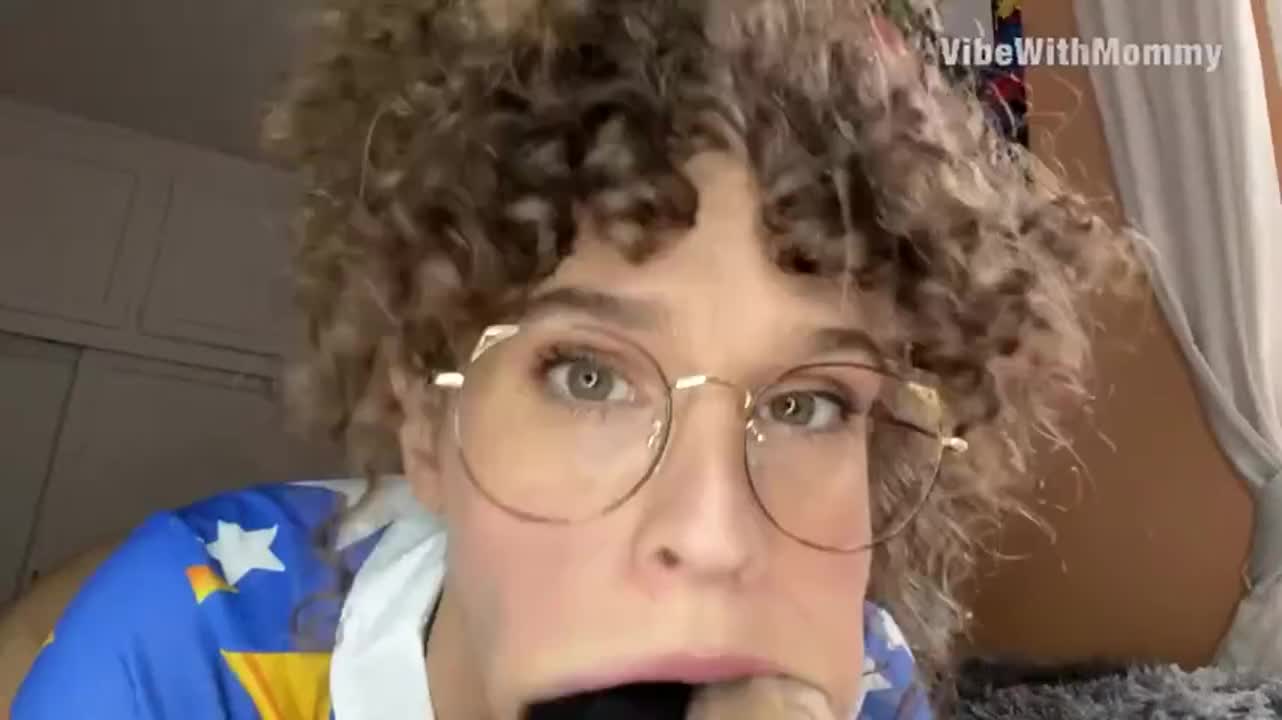 Ms. Jizzle loves blowjob gangbangs! I just need some real specimens.. - free porn video
