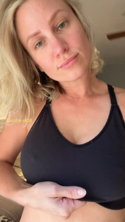 titties and a kiss to make your day better - free porn video