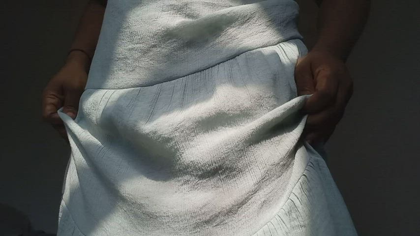 Ever wonder what's under that black girl's dress at the grocery store? - free porn video