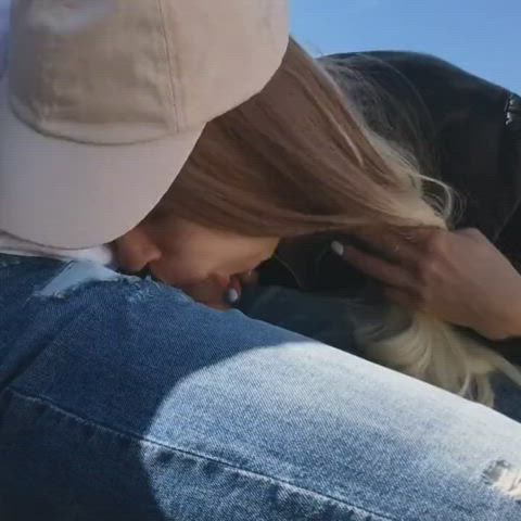 Cumshot on a public bench - free porn video