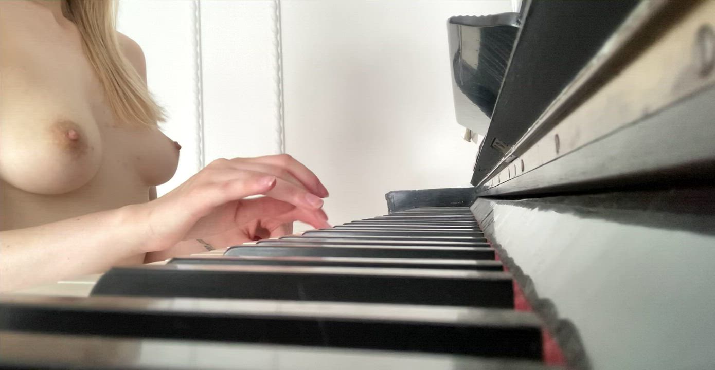 I have discovered that my boobs bounce nicely when I play so I just wanted to share - free porn video