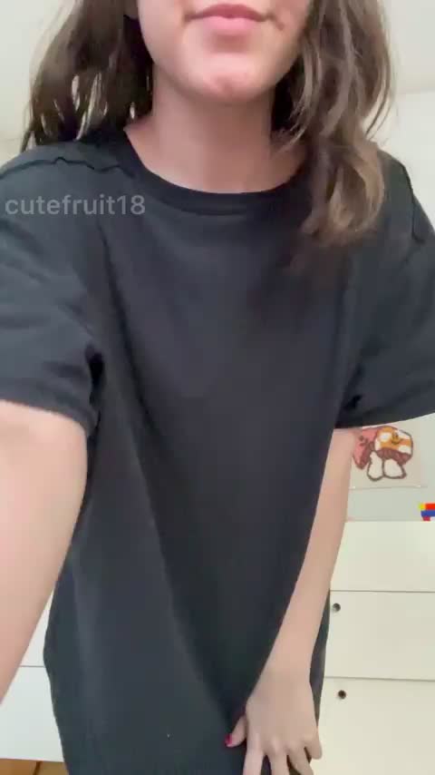 i'm hiding some ass meat underneath this oversized shirt - free porn video