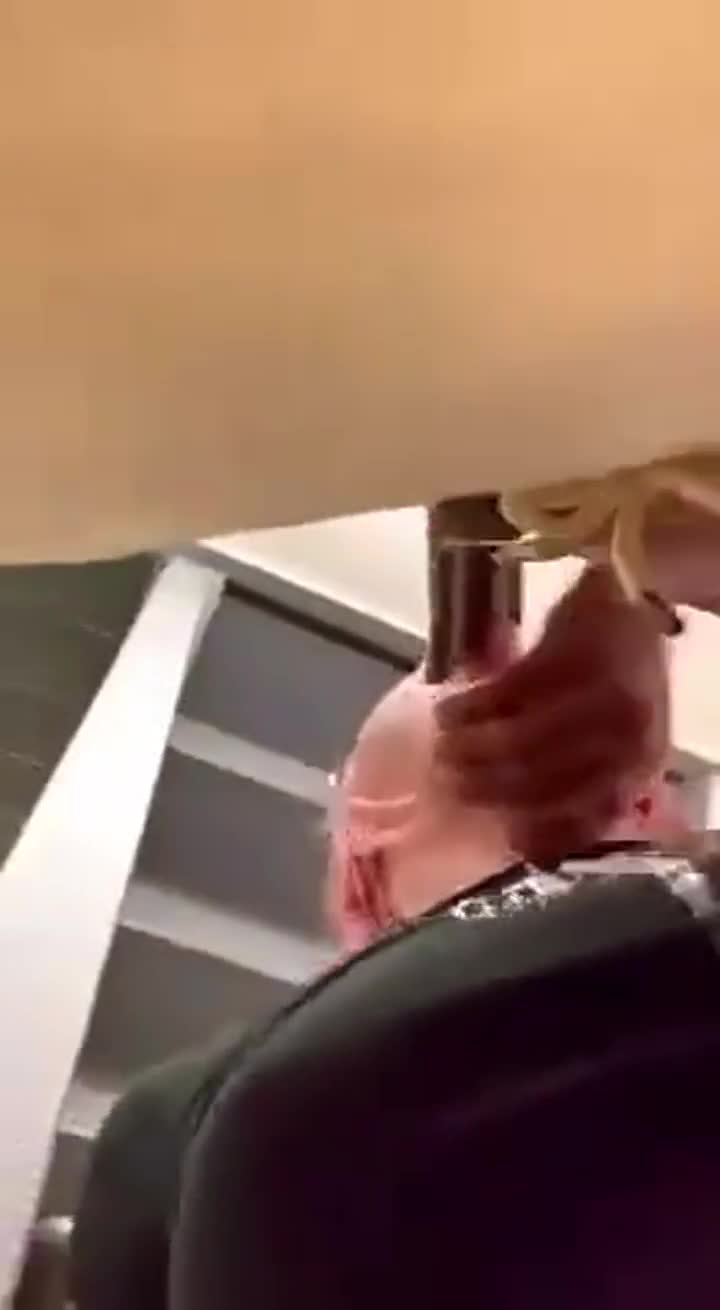 Sucking his cock on the stairwells - free porn video