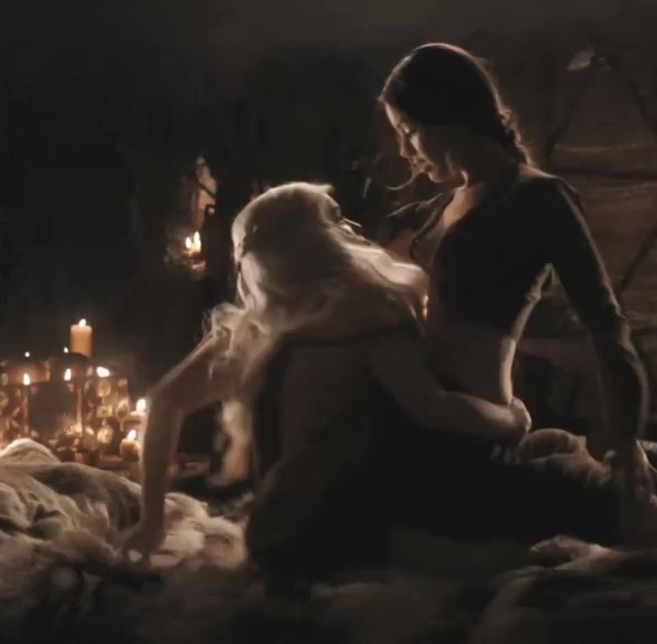 Emilia Clarke and Roxanne McKee in Game of Thrones - free porn video