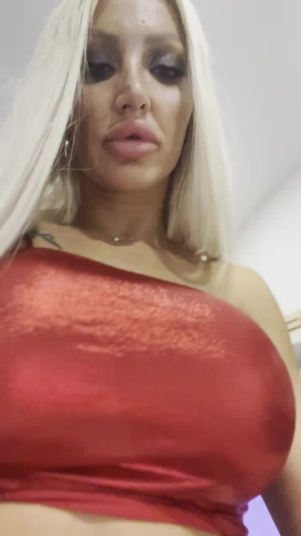 Say hi if you'd fuck mommySay hi if you'd fuck mommy - free porn video