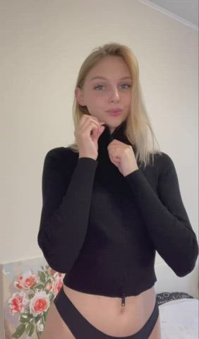 I love showing off my tiny tits to make you hard - free porn video