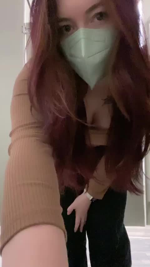 Please send me back to my desk dripping - free porn video