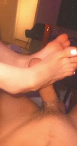 her feet are so fucking tiny 😫💦 - free porn video
