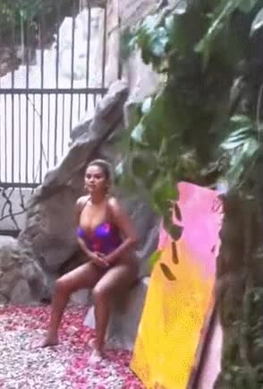 Selena Gomez notices you staring - free porn video
