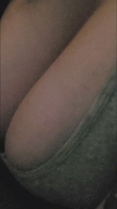 Finishing the job with her big soft tits - free porn video