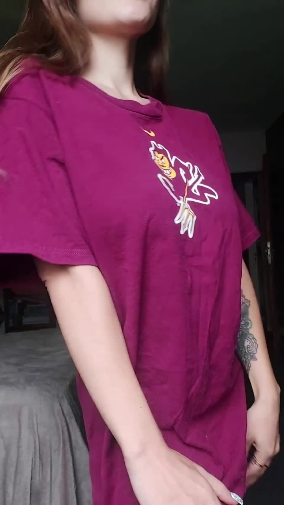 This shirt hides my assets pretty well. - free porn video