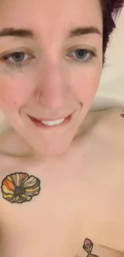 A little bathtub fun - free porn video