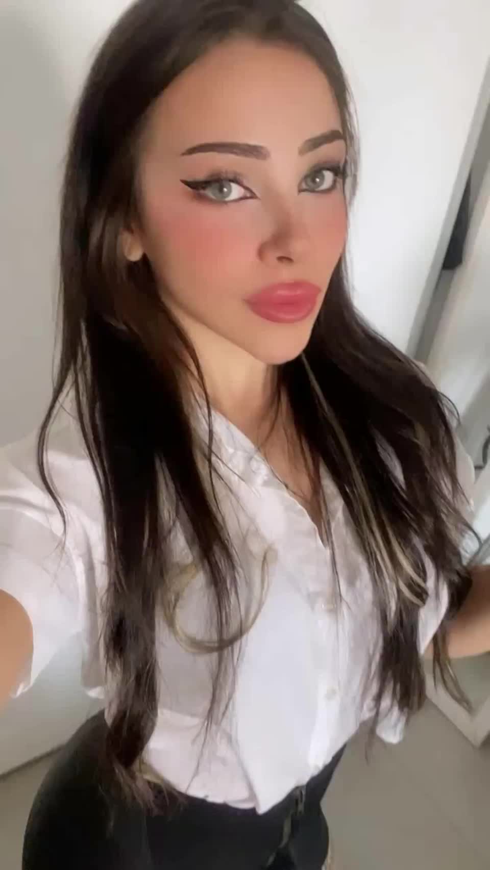 Would you be able to focus at work if I was around?😘 - free porn video