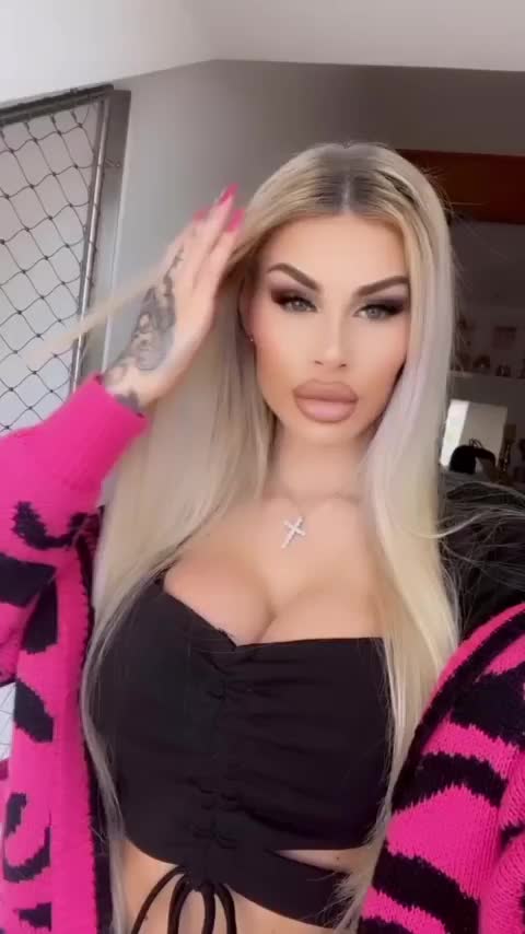 Leonie - free porn video