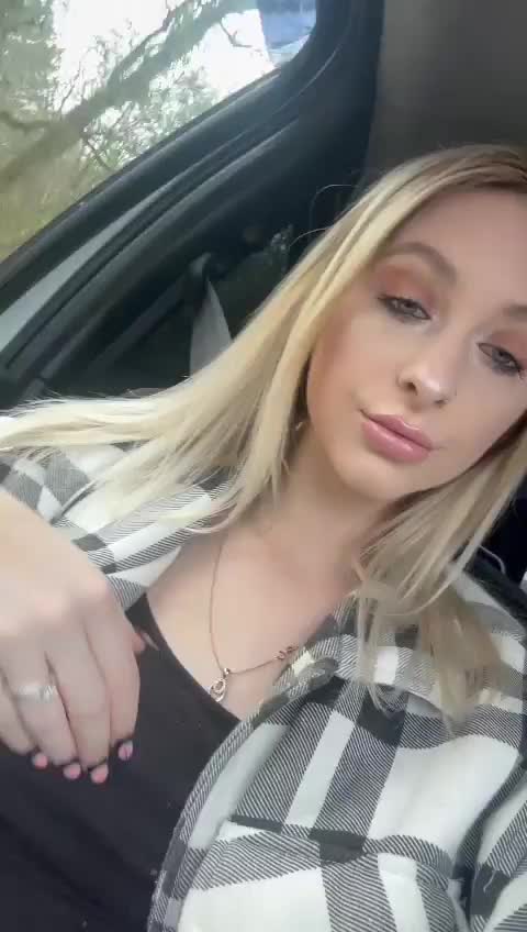 Making other drivers stop and stare - free porn video