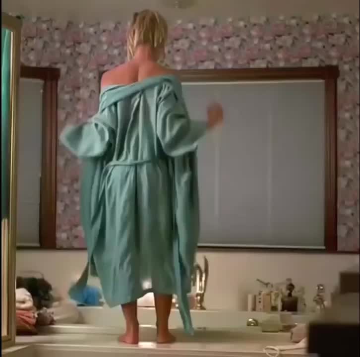 19 year old Jaime Pressly stripping down is still one of the hottest things I’ve ever seen - free porn video