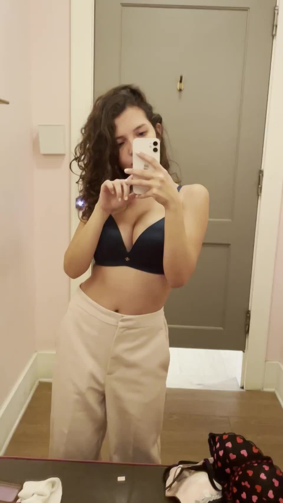 Giving the best view for your zooming pleasure - free porn video