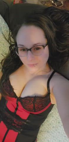 Stoner MILF, looking to partY! - free porn video