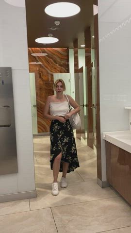 I’m at the changing room - free porn video