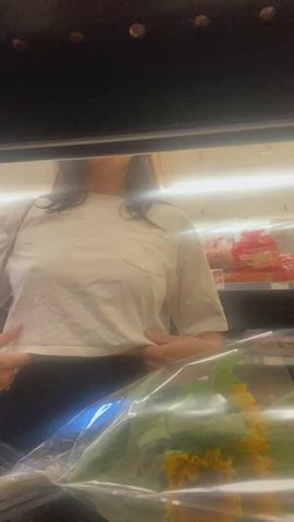 Grocery store flash [GIF] - free porn video